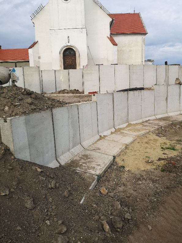 Templom felújítása és támfalak